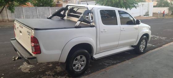 TOYOTA HILUX 2.7 SRV 4X2 CD 16V FLEX 4P AUTOMÁTICO TOYOTA HILUX 2.7 SRV 4X2 CD 16V FLEX 4P AUTOMÁTICO
